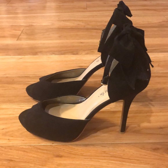 Festive Heels - Picture 2 of 4